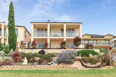 Il Grande Castello - Grafton Accommodation 0