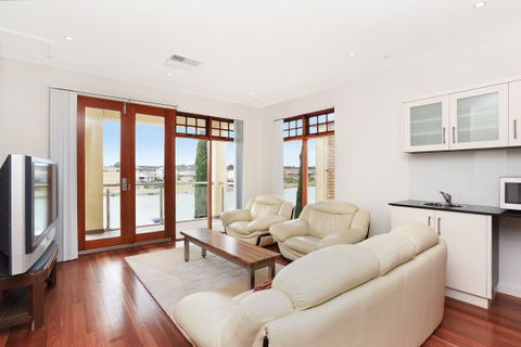 Il Grande Castello - Grafton Accommodation 5