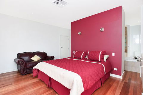 Il Grande Castello - Grafton Accommodation 6