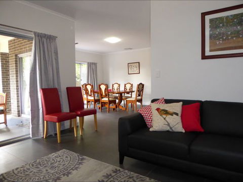 Adelaide Holiday House - Grafton Accommodation 0