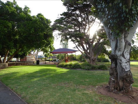 Adelaide Holiday House - Grafton Accommodation 9