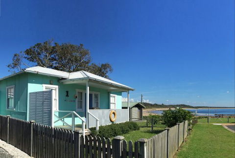 Aurora Beachfront Cottage - Grafton Accommodation 0
