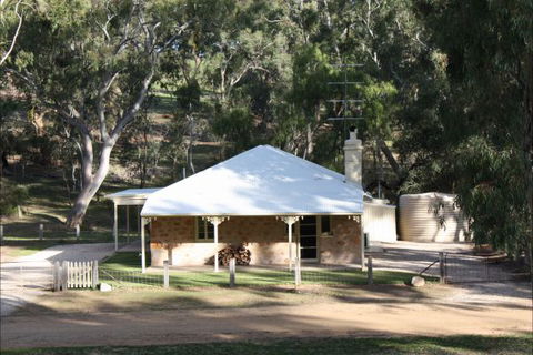 Hughes Park Cottage & Weddings - Grafton Accommodation 0