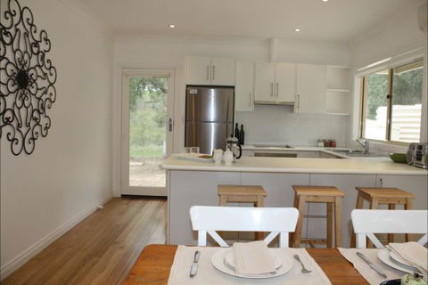 Hughes Park Cottage & Weddings - Grafton Accommodation 4