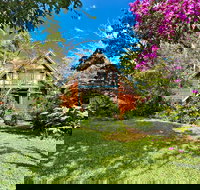 Aqua Flora - Grafton Accommodation