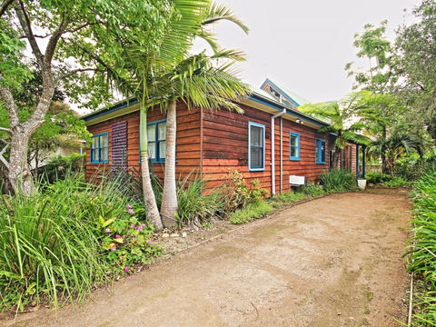 Aqua Flora - Grafton Accommodation 2