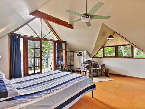 Aqua Flora - Grafton Accommodation 6