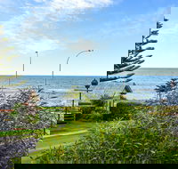 Ariadne - A Hop Skip and a Jump to the Beach with Sea Views - Grafton Accommodation