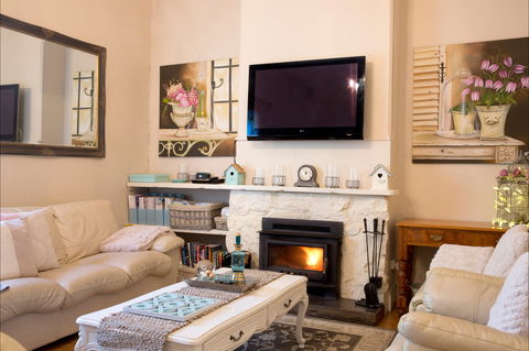 Azalea Cedar-Rose Villa - Grafton Accommodation 4
