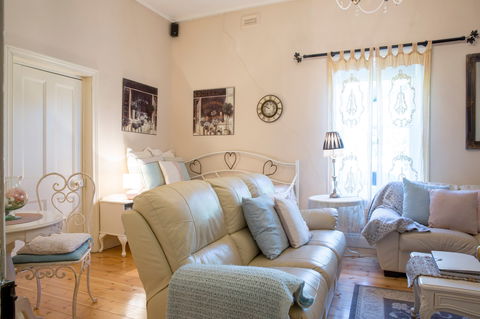 Azalea Cedar-Rose Villa - Grafton Accommodation 8