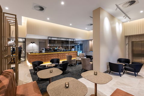 Deco Hotel Canberra - Grafton Accommodation 4