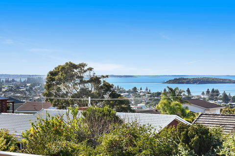 Highview - Panormaic Views Across Encounter Bay - Grafton Accommodation 1