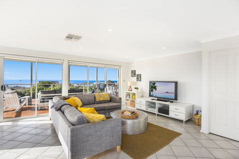 Highview - Panormaic Views Across Encounter Bay - Grafton Accommodation 2