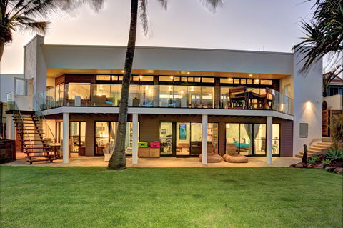 ZEN Beach Retreat - Grafton Accommodation 3