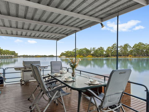 Boats And Bedzzz - The Murray Dream Self-contained Moored Houseboat - Grafton Accommodation 0
