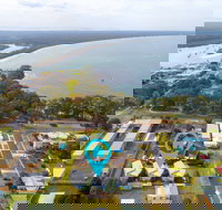 White Sands Deck House - Grafton Accommodation