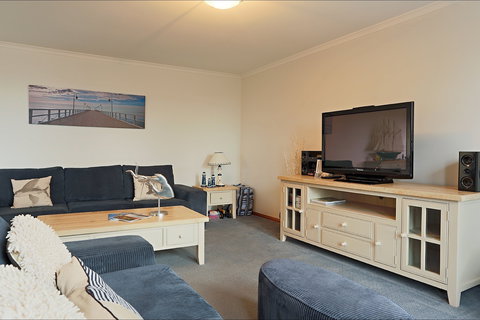 Blue Fin - Grafton Accommodation 2