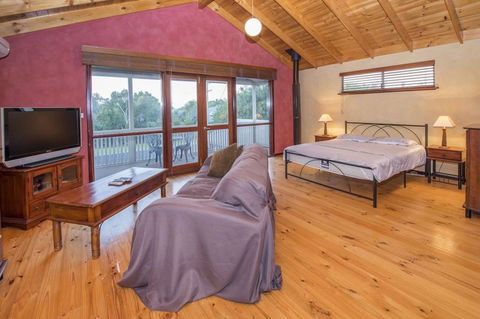 Ultramarine - Grafton Accommodation 2