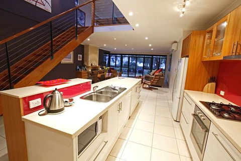Halcyon Bay - Grafton Accommodation 1