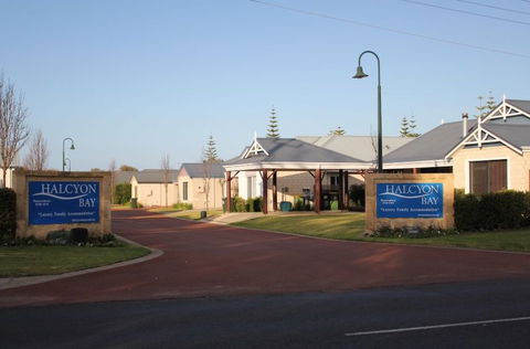 Halcyon Bay - Grafton Accommodation 2
