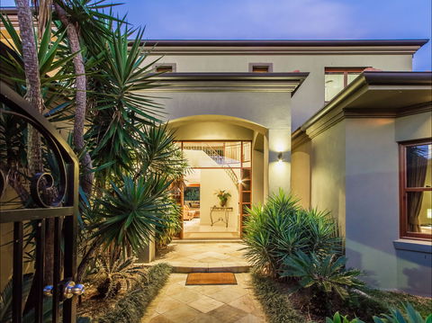 Lakeland Keys Broadbeach - Vogue Holiday Homes - Grafton Accommodation 2