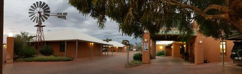 Mud Hut Motel - Grafton Accommodation 0