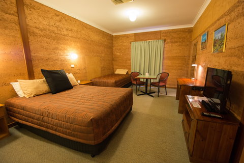 Mud Hut Motel - Grafton Accommodation 2