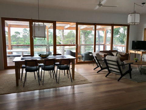 The Lakehouse Beechworth - Grafton Accommodation 2