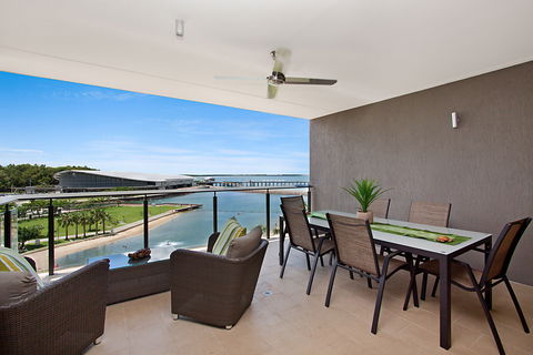 Akuna Waterfront - Grafton Accommodation 1