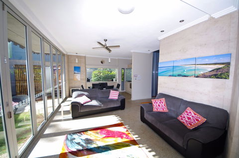Sun Worship Crescent Head Eco Villas - Grafton Accommodation 2