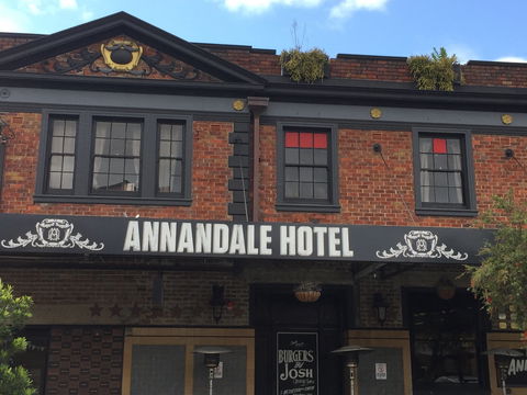 Annandale Hotel - Grafton Accommodation 0