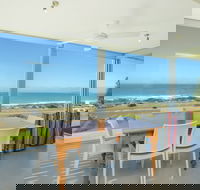 Chiton on the Rocks - Breathtaking Panoramic Coastal Views - Grafton Accommodation