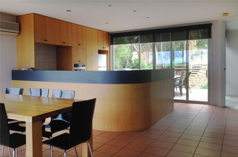 Dlux + Escape @ 83 Great Ocean Road Apartments Lorne - Grafton Accommodation 1