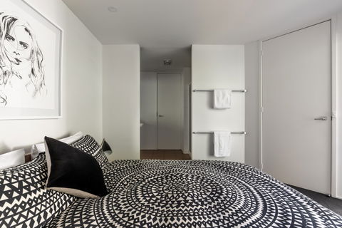Dlux + Escape @ 83 Great Ocean Road Apartments Lorne - Grafton Accommodation 2