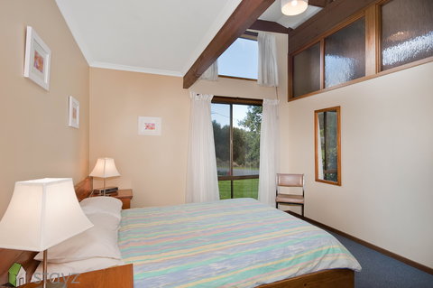 Ocean Vista Holiday Home - Grafton Accommodation 2