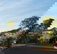 Sails in the Desert - Grafton Accommodation