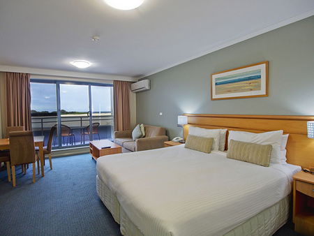 Oaks Waterfront Resort - Grafton Accommodation 1