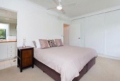 A Bay Breeze - Grafton Accommodation 4