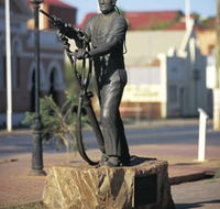 Miners Monument - Grafton Accommodation