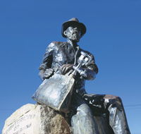 Paddy Hannans Statue - Grafton Accommodation