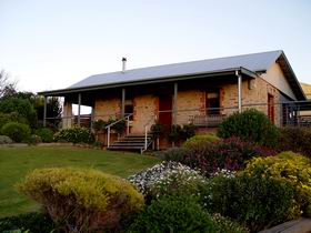 Tim Gramp Wines - Grafton Accommodation 0
