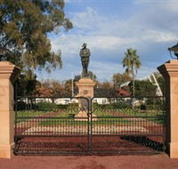 Dalby War Memorial and Gates - Grafton Accommodation