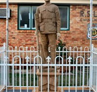 Soldier Statue Memorial Chinchilla - Grafton Accommodation