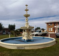 Cunnamulla War Memorial Fountain - Grafton Accommodation