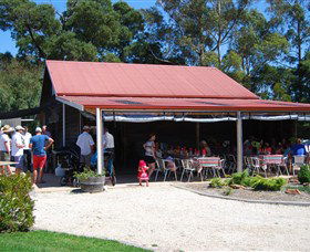 Leaning Church Vineyard - Grafton Accommodation 3