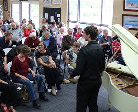 Artists On Parade Art Gallery - Grafton Accommodation 2