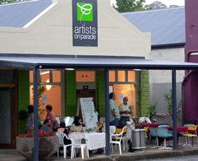 Artists On Parade Art Gallery - Grafton Accommodation 1