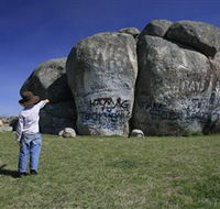 Thunderbolts Rock - Grafton Accommodation