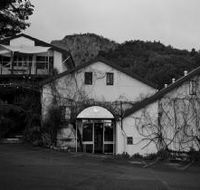 Amphora Wine Group - Grafton Accommodation