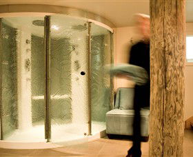 Salus Spa At Lake House - Grafton Accommodation 4